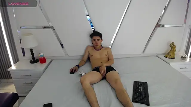 oblivionlove online show from April 7, 2026, 9:38 pm