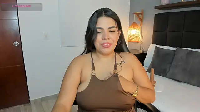 daniela crozee  online show from October 26, 2025, 2:12 am