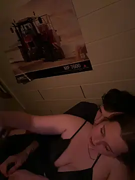 Snapshot of YoungNele18 chatting on September 23, 2025, 7:43 pm YoungNele18 online show from September 23, 2025, 7:43 pm