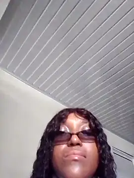 SONDRADAYAN online show from October 3, 2025, 9:05 pm