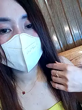 zuzuuLy online show from October 19, 2025, 4:43 pm