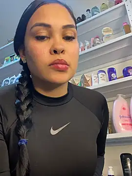 Snapshot of FOX_LATINA chatting on April 24, 2026, 12:34 am FOX LATINA online show from April 24, 2026, 12:34 am