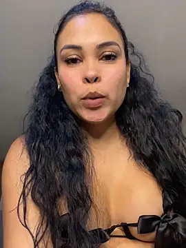 Snapshot of FOX_LATINA chatting on April 28, 2026, 3:22 am FOX LATINA online show from April 28, 2026, 3:22 am