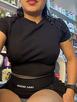 Snapshot of FOX_LATINA chatting on April 27, 2026, 9:13 pm FOX LATINA online show from April 27, 2026, 9:13 pm