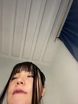 Snapshot of _amelie- chatting on April 21, 2026, 11:00 pm amelie- online show from April 21, 2026, 11:00 pm