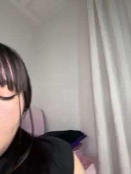 Snapshot of _amelie- chatting on May 31, 2026, 11:05 pm amelie- online show from May 31, 2026, 11:05 pm