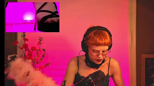 tacodeluxxxe online show from April 21, 2026, 4:19 am