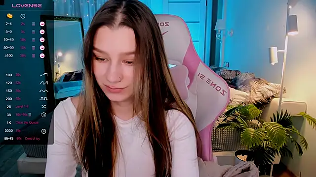 LinaBlossom  online show from May 13, 2026, 8:32 am