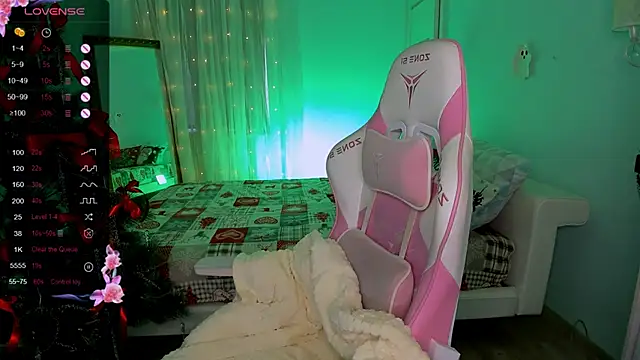 Snapshot of LinaBlossom_ chatting on December 17, 2025, 8:30 am LinaBlossom online show from December 17, 2025, 8:30 am