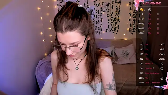 LinaBlossom  online show from October 23, 2025, 3:16 am