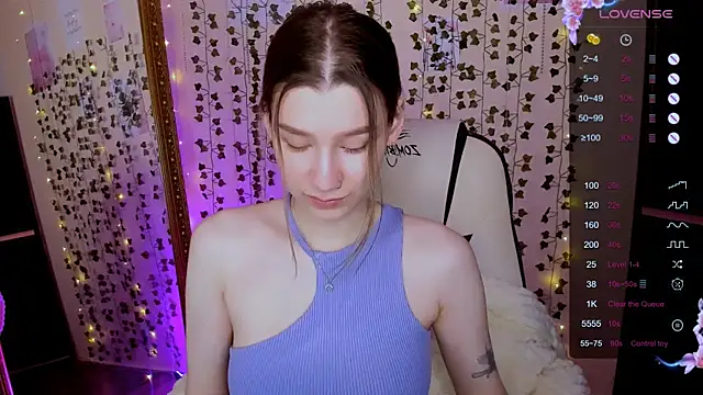 Snapshot of LinaBlossom_ chatting on February 27, 2026, 8:25 am LinaBlossom online show from February 27, 2026, 8:25 am