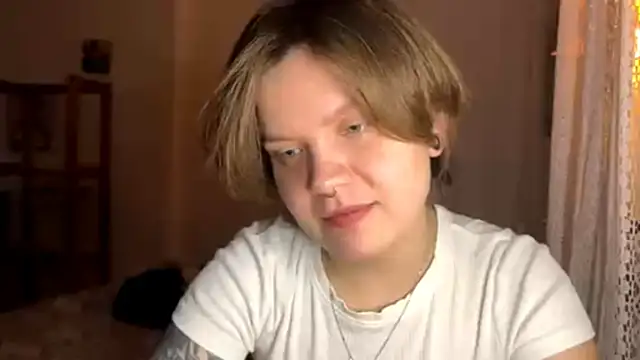 Snapshot of SabrinaFolts chatting on November 7, 2025, 5:28 pm SabrinaFolts online show from November 7, 2025, 5:28 pm