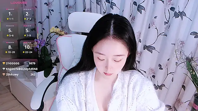 Snapshot of Niannian- chatting on December 5, 2025, 6:06 pm Niannian- online show from December 5, 2025, 6:06 pm