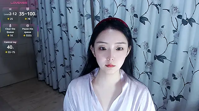 Snapshot of Niannian- chatting on October 7, 2025, 4:19 pm Niannian- online show from October 7, 2025, 4:19 pm