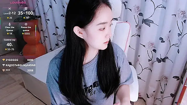 Snapshot of Niannian- chatting on October 22, 2025, 3:33 pm Niannian- online show from October 22, 2025, 3:33 pm