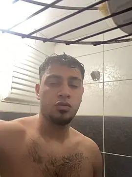 Snapshot of astoperaa chatting on December 17, 2025, 8:14 pm astoperaa online show from December 17, 2025, 8:14 pm