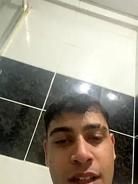 Snapshot of astoperaa chatting on September 29, 2025, 4:01 pm astoperaa online show from September 29, 2025, 4:01 pm