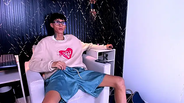 Daniel delux  online show from October 22, 2025, 4:12 am