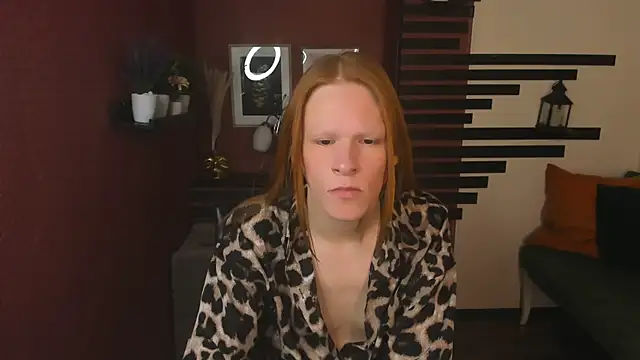 ChloeValentinee online show from November 21, 2025, 1:32 pm