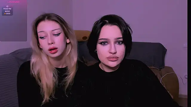 Lori lolii online show from December 5, 2025, 7:55 pm