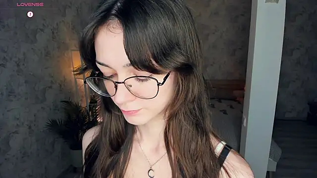 Snapshot of ReneeLippeatt chatting on November 19, 2025, 7:47 pm ReneeLippeatt online show from November 19, 2025, 7:47 pm