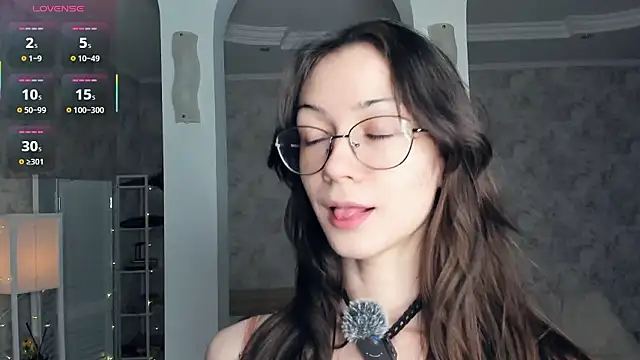 ReneeLippeatt online show from February 6, 2026, 7:21 pm