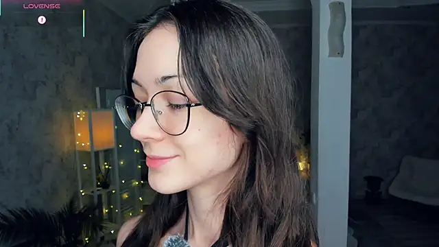 ReneeLippeatt online show from February 11, 2026, 7:25 pm