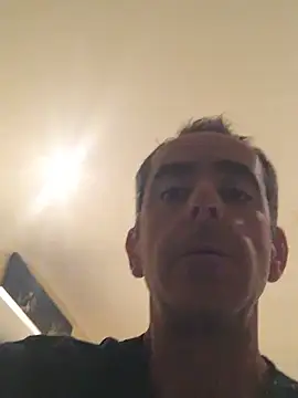 Snapshot of tiago1981pt chatting on October 28, 2025, 5:01 pm tiago1981pt online show from October 28, 2025, 5:01 pm