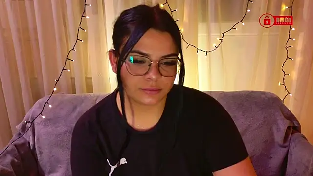 Snapshot of ThiccMady chatting on December 14, 2025, 7:52 pm ThiccMady online show from December 14, 2025, 7:52 pm