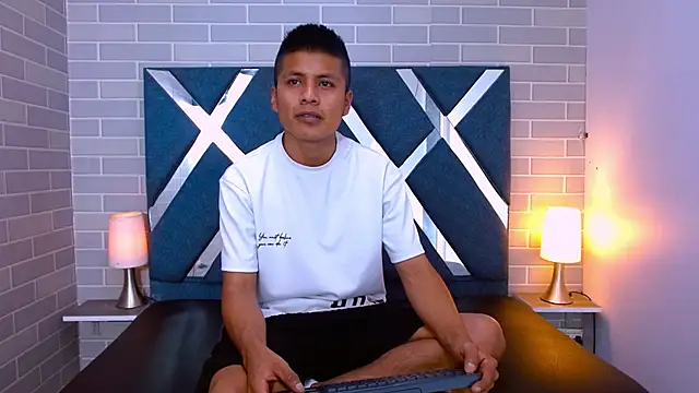 marcus hans  online show from November 7, 2025, 7:18 pm