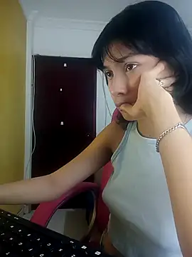 Snapshot of xoxo_milk chatting on October 28, 2025, 4:17 pm xoxo milk online show from October 28, 2025, 4:17 pm