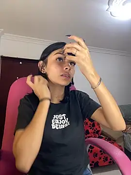 Snapshot of xoxo_milk chatting on November 20, 2025, 4:07 pm xoxo milk online show from November 20, 2025, 4:07 pm