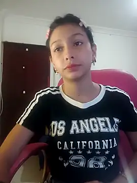 Snapshot of xoxo_milk chatting on November 10, 2025, 4:23 pm xoxo milk online show from November 10, 2025, 4:23 pm