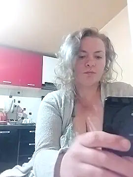 Mommygetnaughty online show from October 16, 2025, 4:04 pm