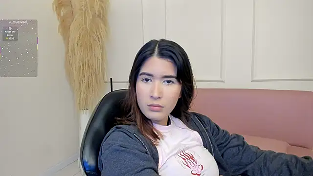 Snapshot of emiilyy_cute chatting on October 18, 2025, 12:29 pm emiilyy cute online show from October 18, 2025, 12:29 pm