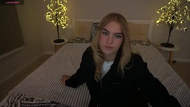 AlinaLiii online show from November 22, 2025, 8:51 pm