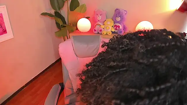 kehlannis  online show from February 28, 2026, 7:35 pm