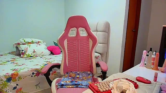 Snapshot of Julieta_Rose19 chatting on November 30, 2025, 11:44 am Julieta Rose19 online show from November 30, 2025, 11:44 am