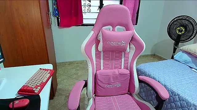 Snapshot of Julieta_Rose19 chatting on October 11, 2025, 10:11 pm Julieta Rose19 online show from October 11, 2025, 10:11 pm