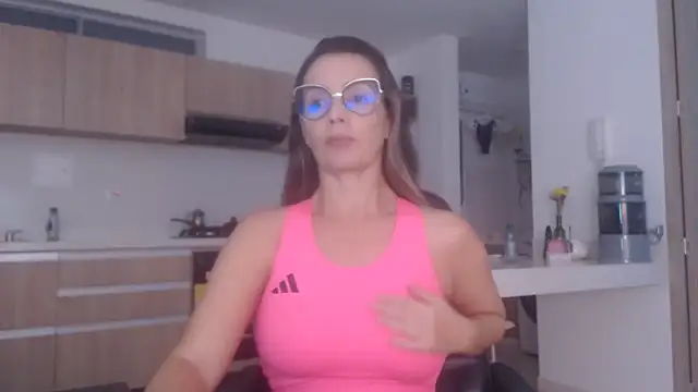 Snapshot of LovePaula chatting on March 11, 2026, 10:59 pm LovePaula online show from March 11, 2026, 10:59 pm