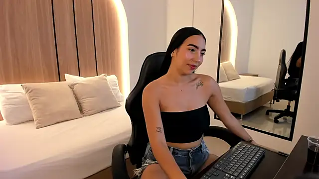 Snapshot of olivia_willoow chatting on December 14, 2025, 3:24 am olivia willoow online show from December 14, 2025, 3:24 am