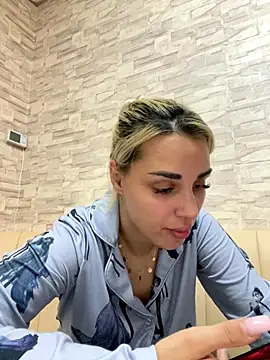 Snapshot of Giullyaxx chatting on October 22, 2025, 5:45 pm Giullyaxx online show from October 22, 2025, 5:45 pm