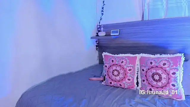 LunaCandy21 online show from October 6, 2025, 7:36 pm