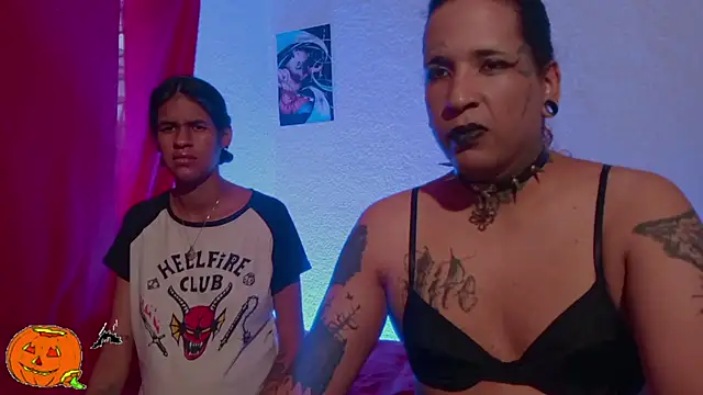 Snapshot of Couple_Moth666 chatting on October 29, 2025, 10:42 pm Couple Moth666 online show from October 29, 2025, 10:42 pm