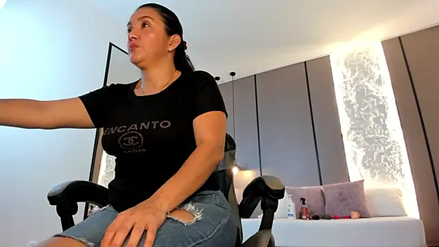 Snapshot of zoee_zi chatting on February 11, 2026, 7:36 pm zoee zi online show from February 11, 2026, 7:36 pm