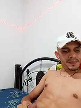 LATINO27CM online show from October 23, 2025, 12:20 am