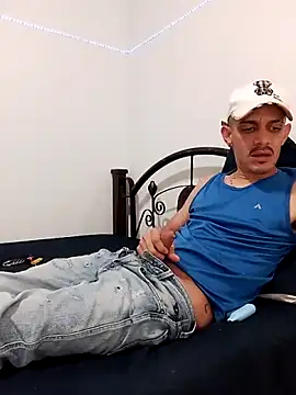 LATINO27CM online show from October 18, 2025, 11:40 pm