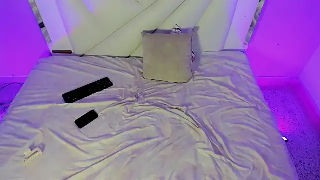 Isabela saenz online show from September 30, 2025, 5:02 am