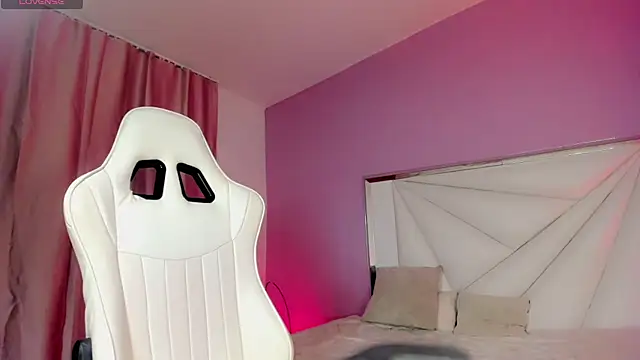 Isabela saenz online show from October 10, 2025, 3:18 am