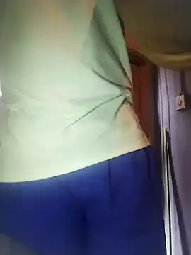 Snapshot of Blackveins32 chatting on January 12, 2026, 2:35 pm Blackveins32 online show from January 12, 2026, 2:35 pm